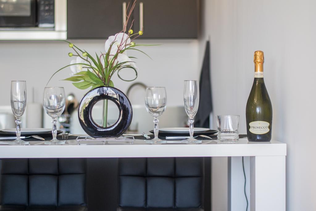 Sweethome - Black & White Apartment Dijon