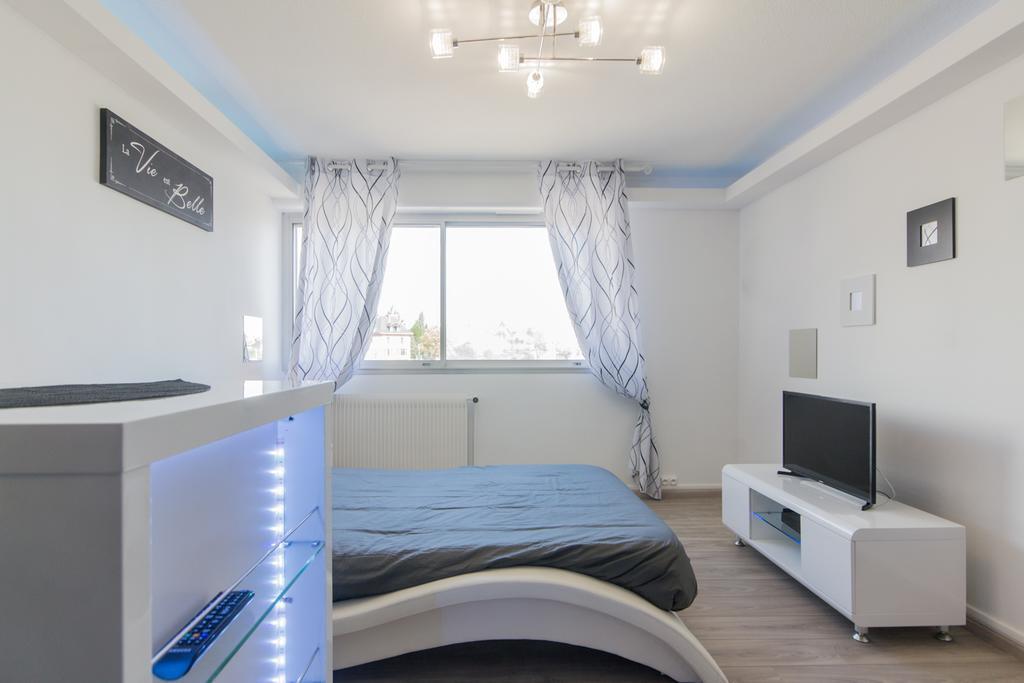 Sweethome - Black & White Apartment *