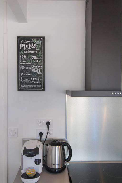 Sweethome - Black & White Apartment