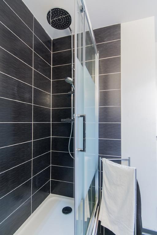 Sweethome - Black & White Apartment Dijon