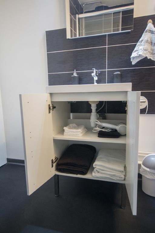 Apartment Sweethome - Black & White Dijon
